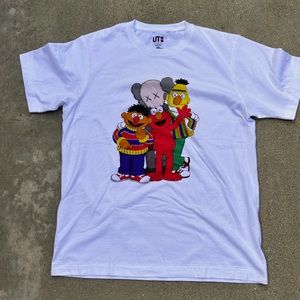 KAWS X SESAME STREET Tshirt Size S